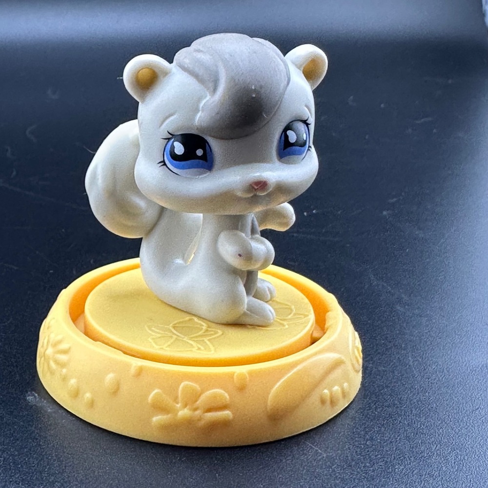 2009 McDonald's Littlest Pet Shop Squirrel Happy Meal Toy brown tan larger